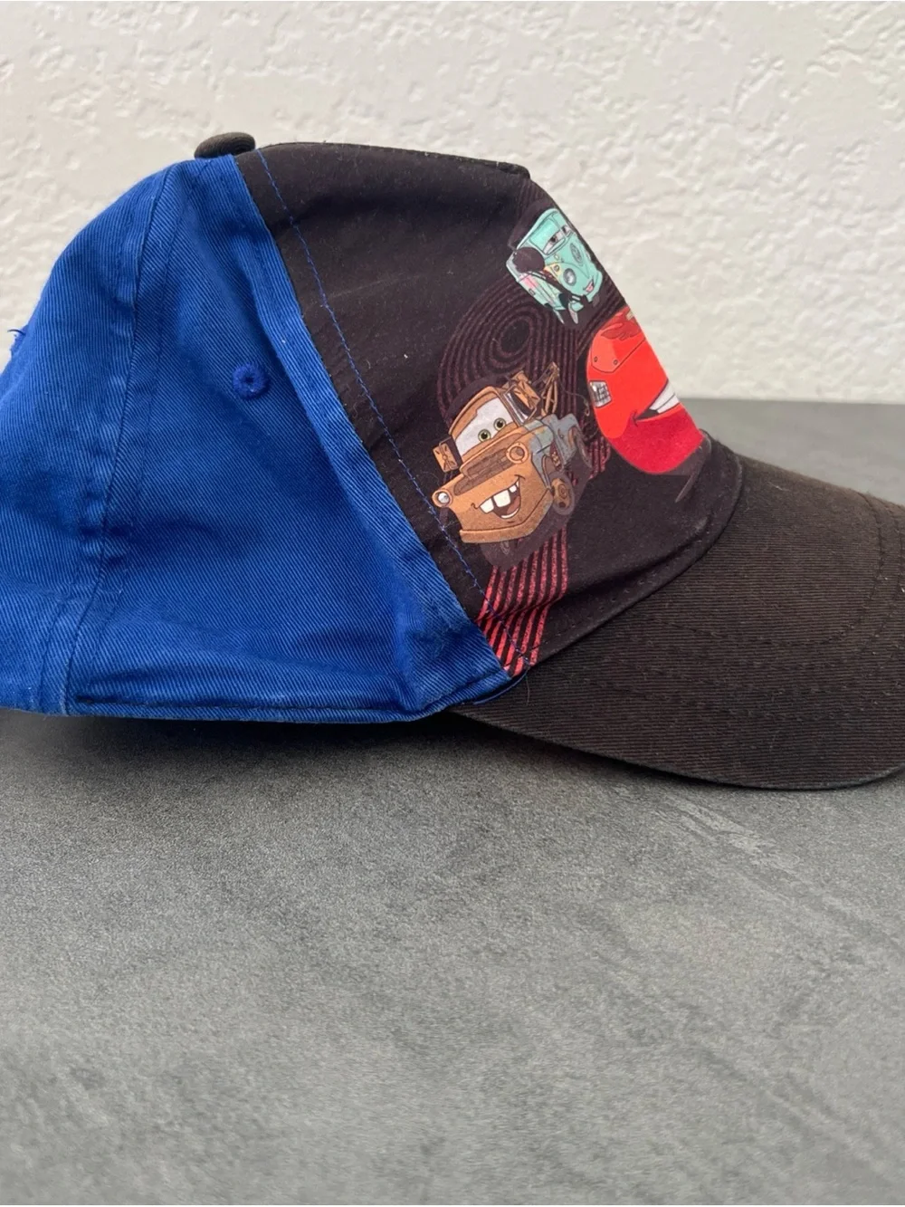 Disney Cars 2 Lightning McQueen Hook & Loop Adjustable Cotton Hat Ball Cap Youth